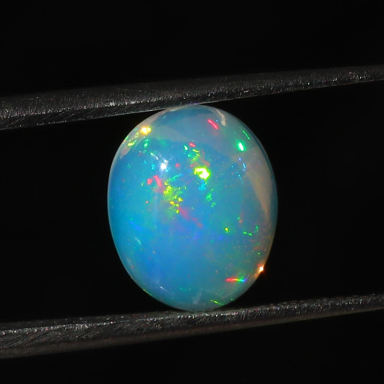 Welo Ethiopian Fire Opal Gemstone: 2.5 ct Oval Cabochon for Jewelry