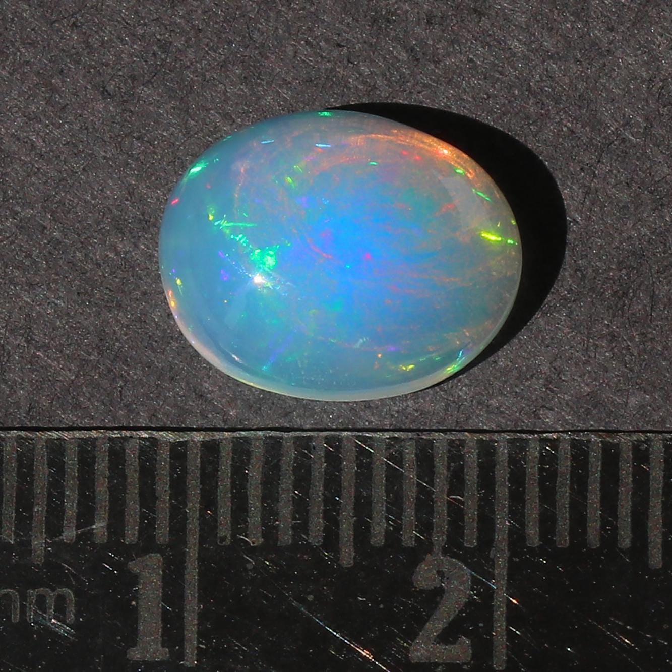 Welo Ethiopian Fire Opal Gemstone: 2.5 ct Oval Cabochon for Jewelry