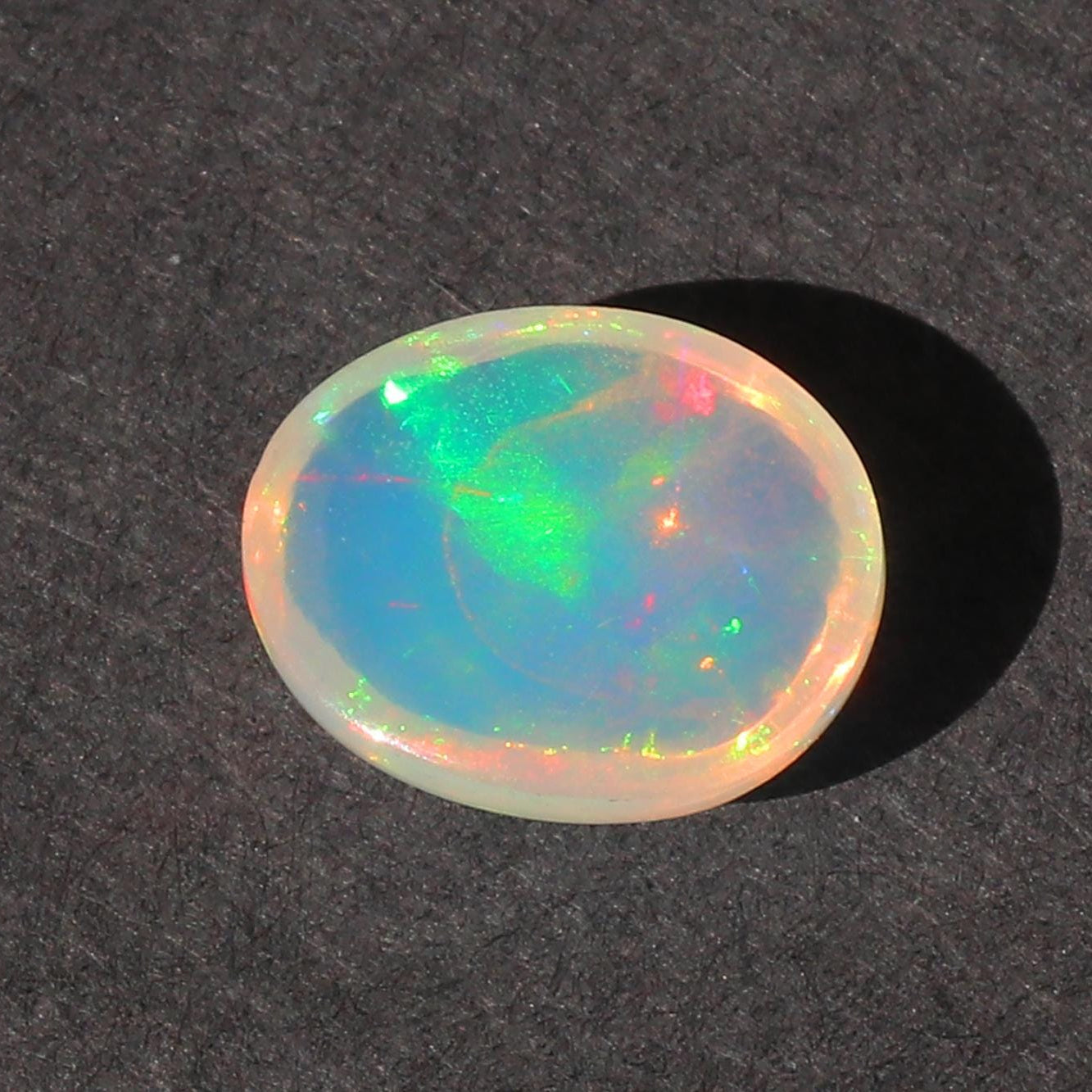 Welo Ethiopian Fire Opal Gemstone: 2.5 ct Oval Cabochon for Jewelry