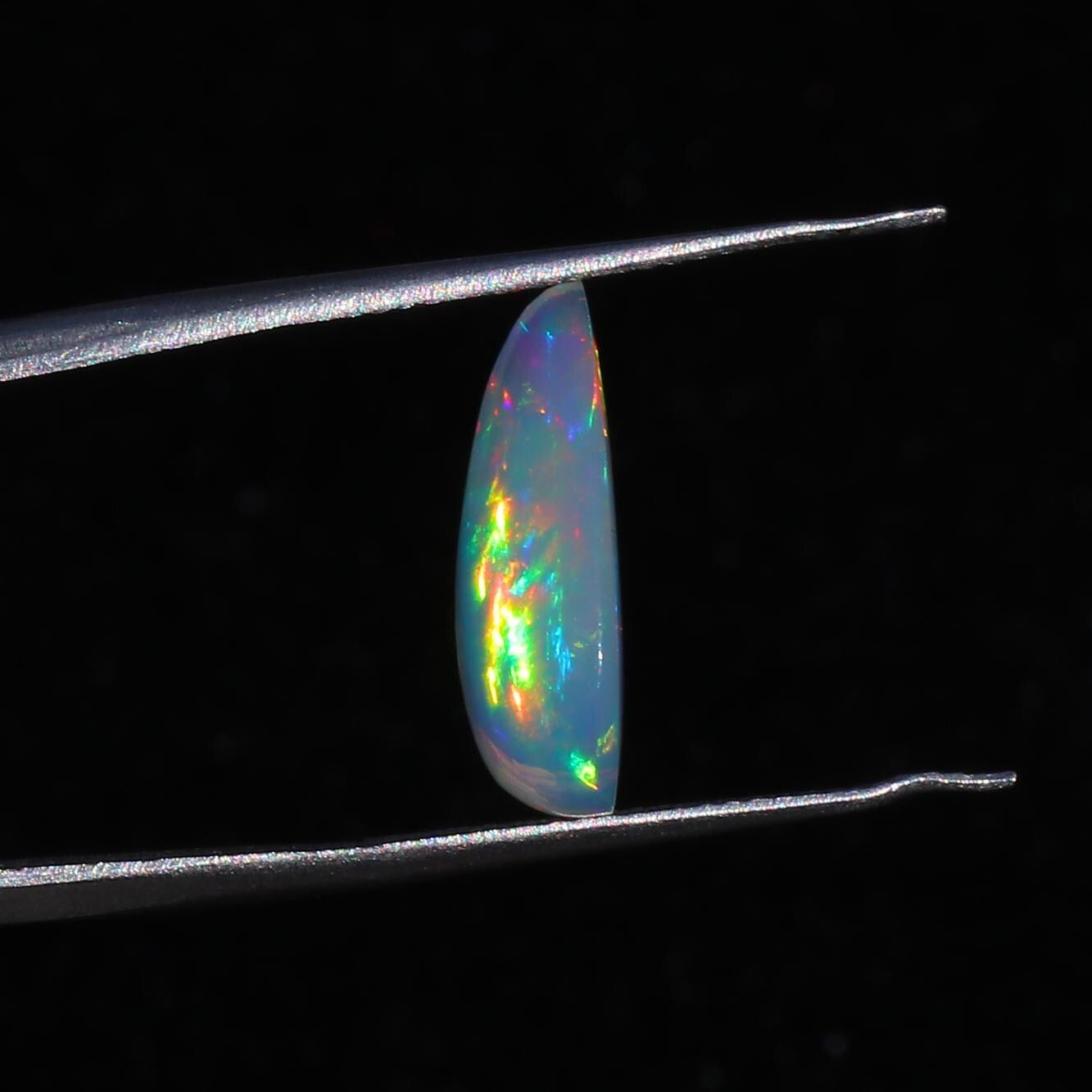 Ethiopian Fire Opal Cabochon: AAA Grade Gemstone for Jewelry - 2.46 Cts