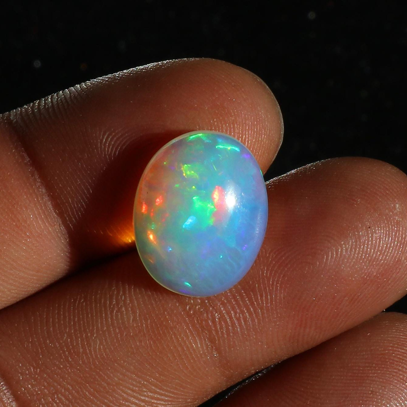 Ethiopian Opal Gemstone: 7.25 Cts Oval Cabochon for Jewelry