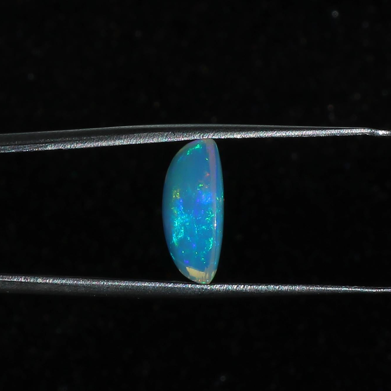 Ethiopian Welo Opal Cabochon: 3.97 Carat Oval Gemstone