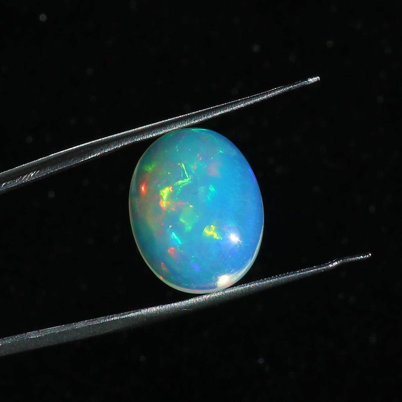Ethiopian Opal Gemstone: 7.25 Cts Oval Cabochon for Jewelry