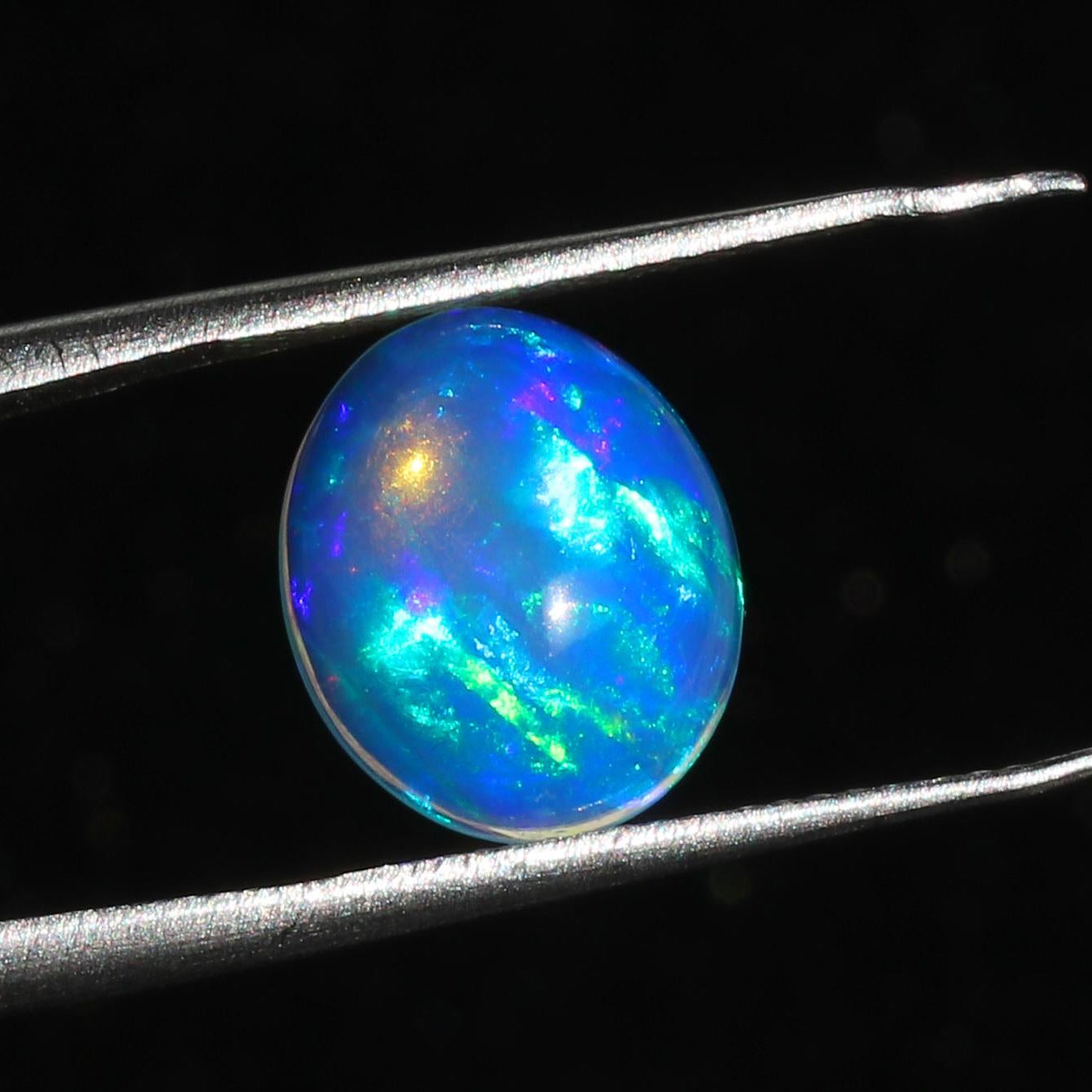 Ethiopian Welo Opal Cabochon: 2.50ct AAA+ Grade Oval Gemstone