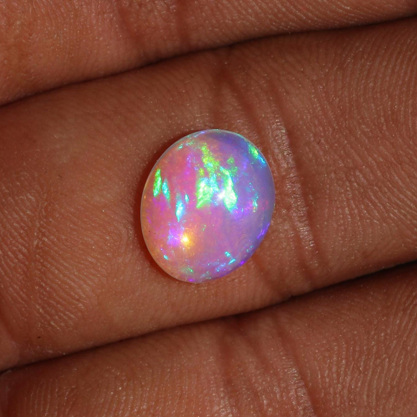 Ethiopian Welo Opal Cabochon: 2.50ct AAA+ Grade Oval Gemstone