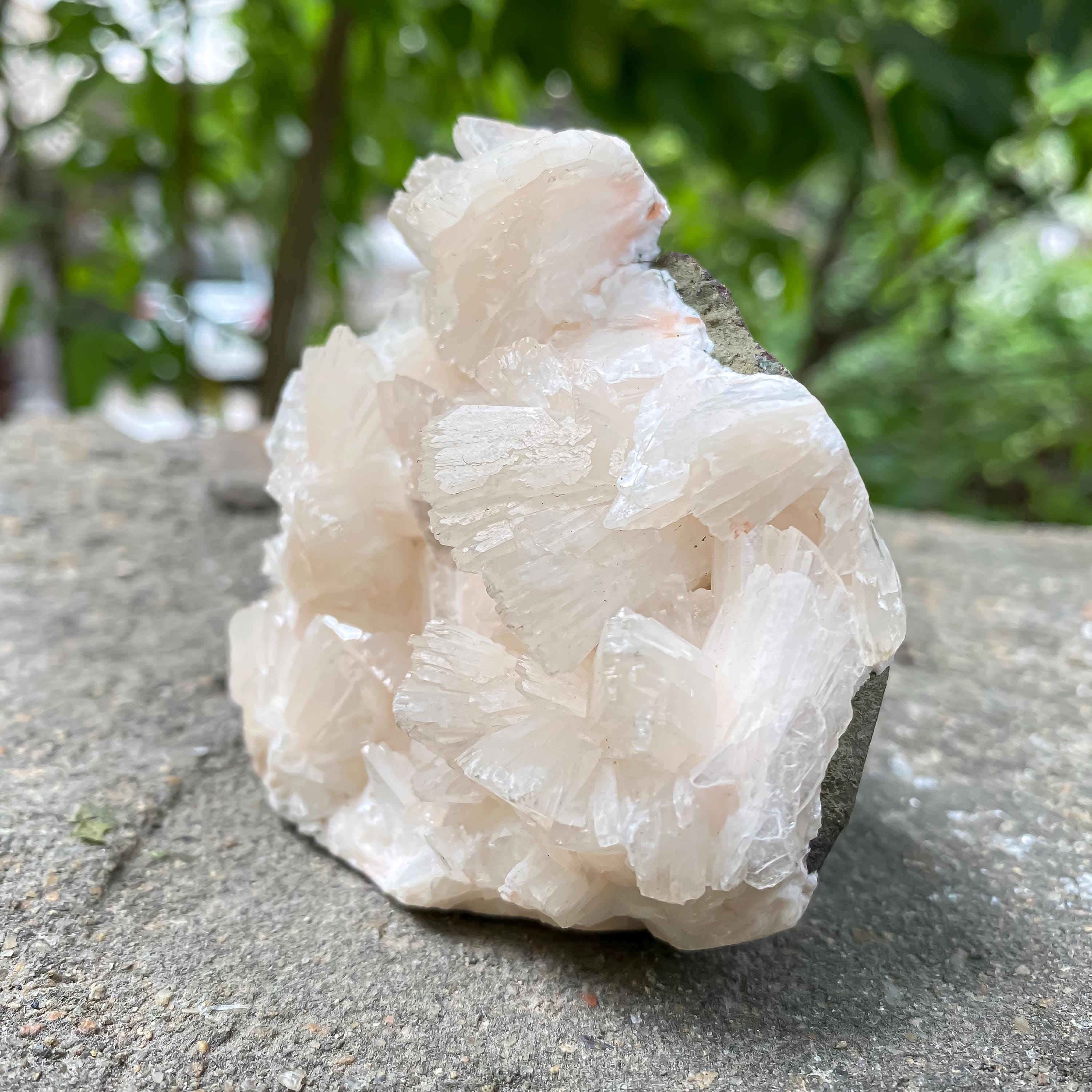 Natural Stilbite Apophyllite Geode Cluster: Reiki Healing Crystal 190gn
